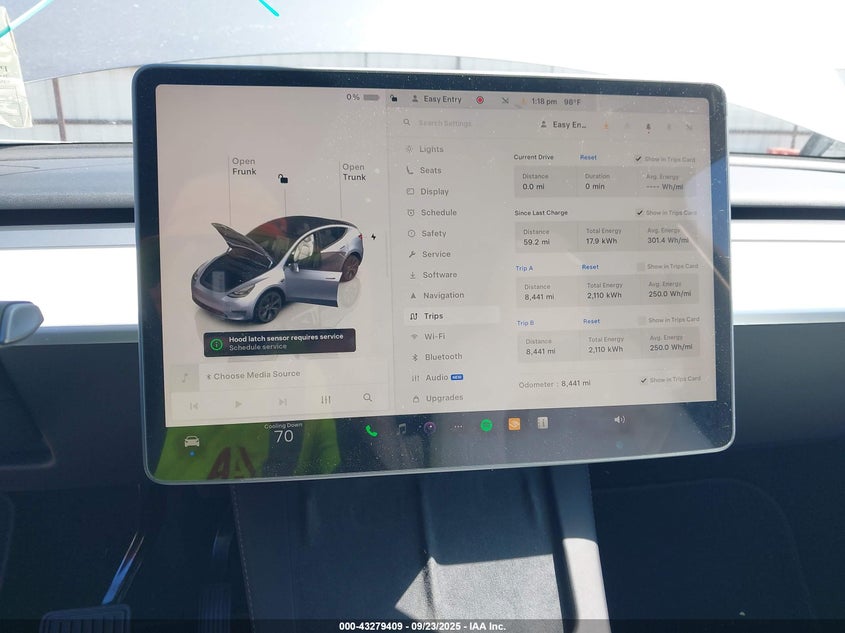 2024 Tesla Model Y Long Range Dual Motor All-Wheel Drive/Rwd VIN: 7SAYGDED1RA327121 Lot: 43279409