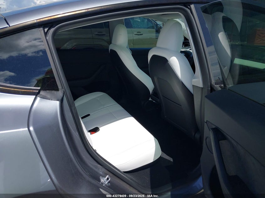 2024 Tesla Model Y Long Range Dual Motor All-Wheel Drive/Rwd VIN: 7SAYGDED1RA327121 Lot: 43279409