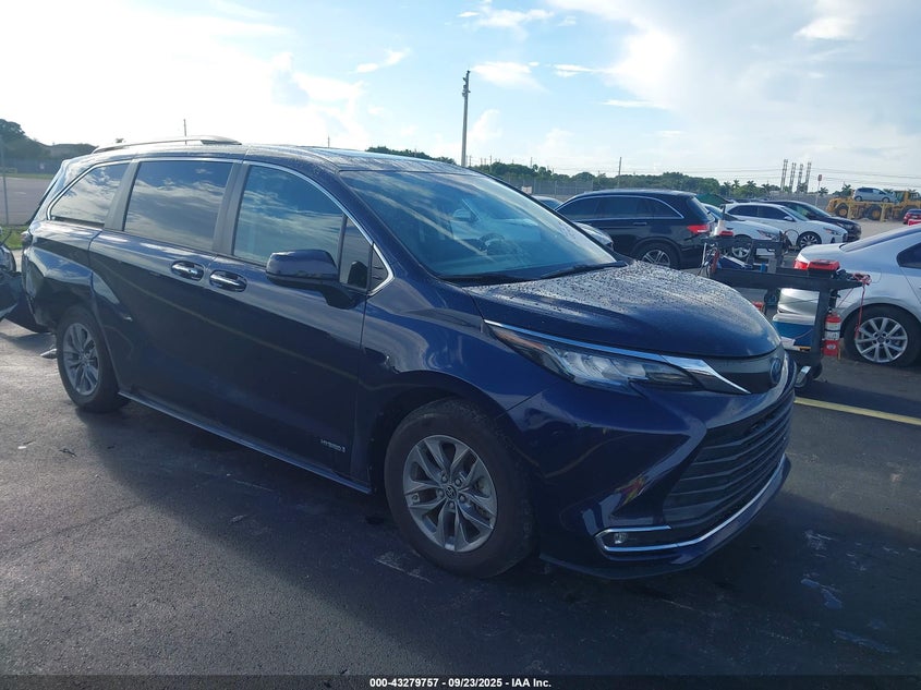 5TDYRKEC5MS071088 2021 Toyota Sienna Xle auction photo 1