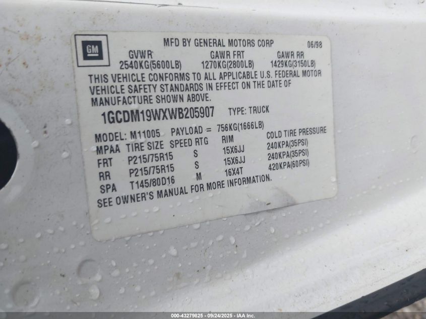 1998 Chevrolet Astro VIN: 1GCDM19WXWB205907 Lot: 43279825