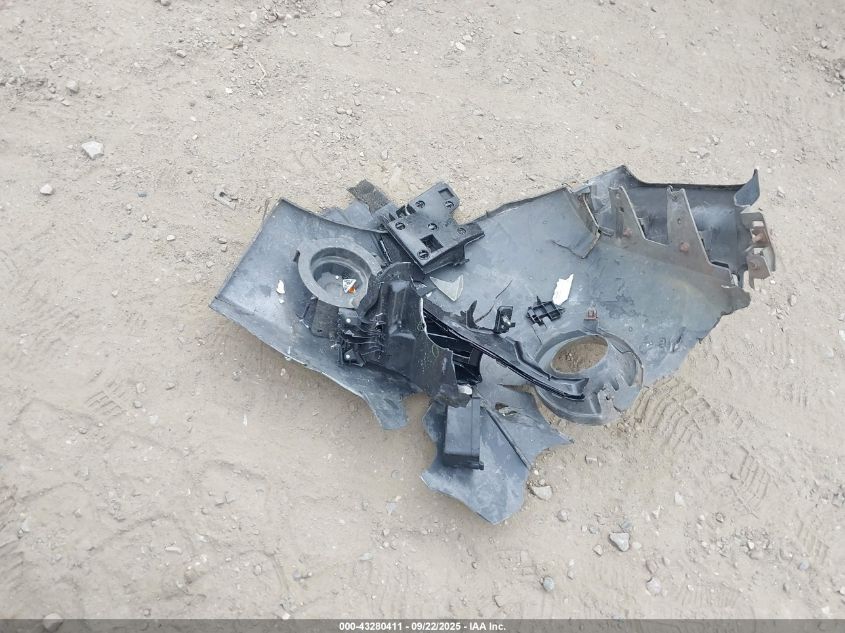 2025 Mazda Cx-30 2.5 S Carbon Edition/2.5 S Preferred Package VIN: 3MVDMBCM3SM845780 Lot: 43280411