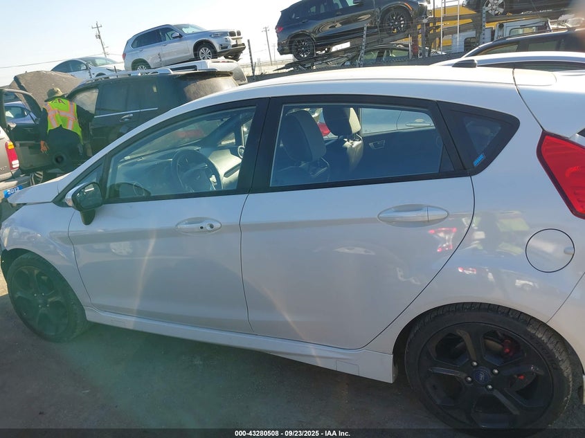 2017 Ford Fiesta 1.6 St White Lot 111043280508 Vin 3FADP4GX9HM115105