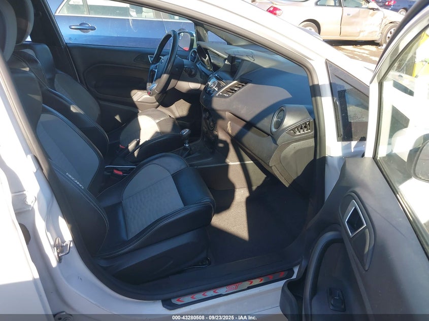 2017 Ford Fiesta 1.6 St White Lot 111043280508 Vin 3FADP4GX9HM115105