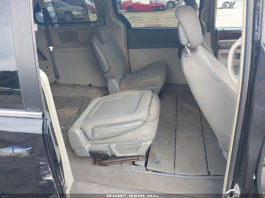 2010 Chrysler Town & Country Touring VIN: 2A4RR5DX8AR395323 Lot: 43280677