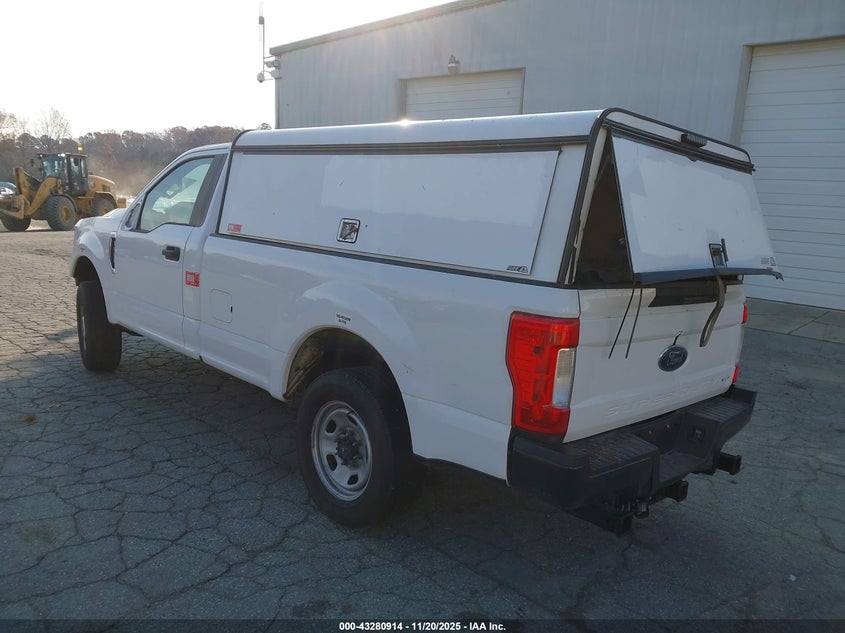 1FTRF3A60JEC83272 2018 FORD F350 photo no. 3