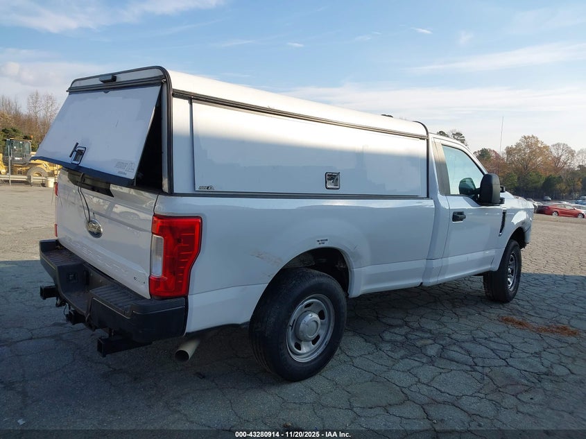 1FTRF3A60JEC83272 2018 FORD F350 photo no. 4