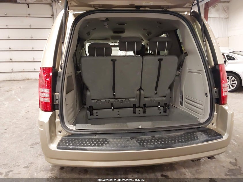 2010 Chrysler Town & Country New Lx VIN: 2A4RR2D16AR361276 Lot: 43280962