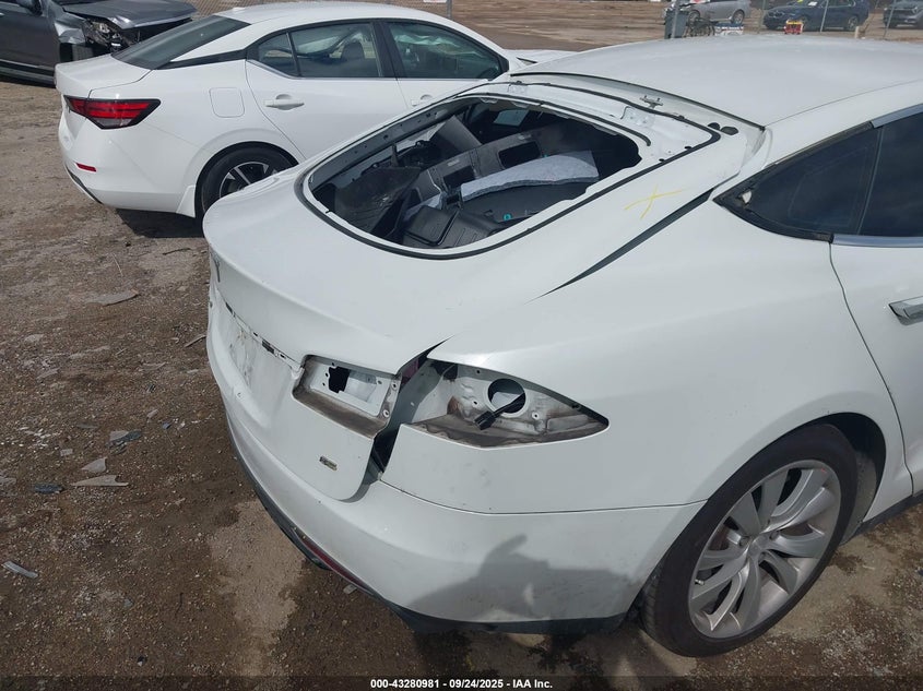 2014 Tesla Model S P85 VIN: 5YJSA1H14EFP50633 Lot: 43280981