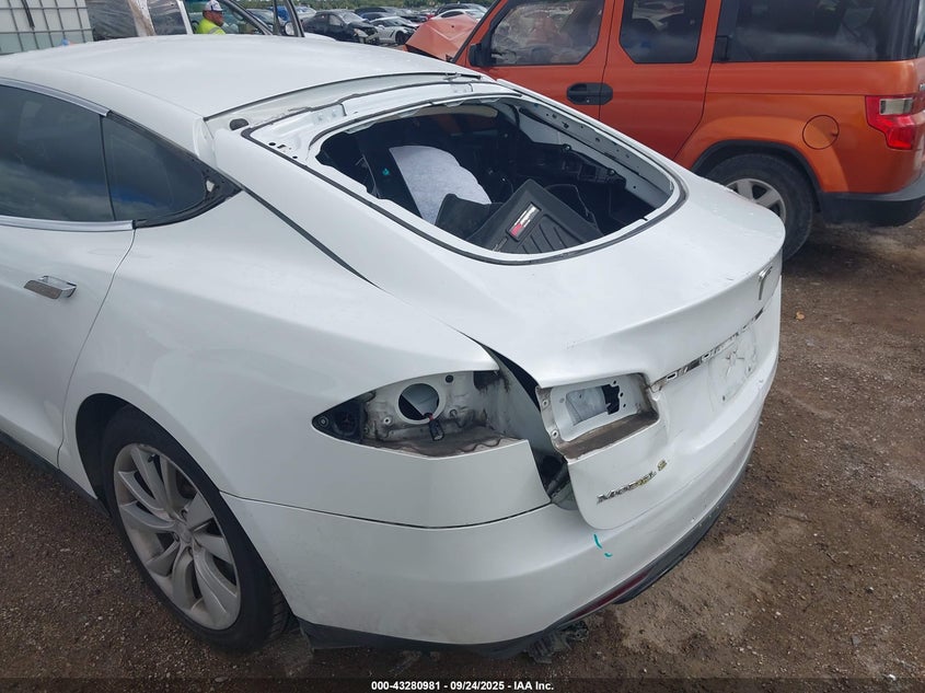 2014 Tesla Model S P85 VIN: 5YJSA1H14EFP50633 Lot: 43280981