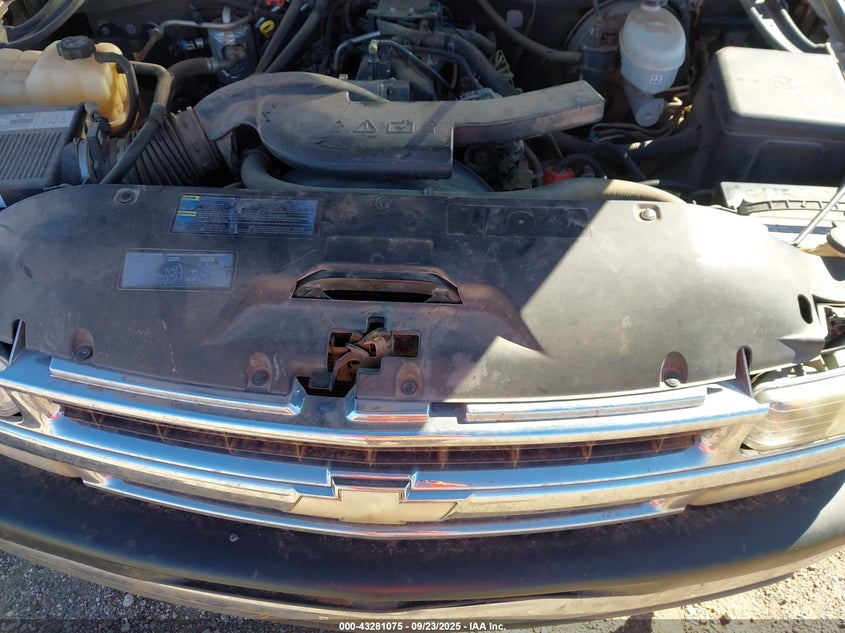 2003 Chevrolet Tahoe Ls VIN: 1GNEC13Z53R240522 Lot: 43281075