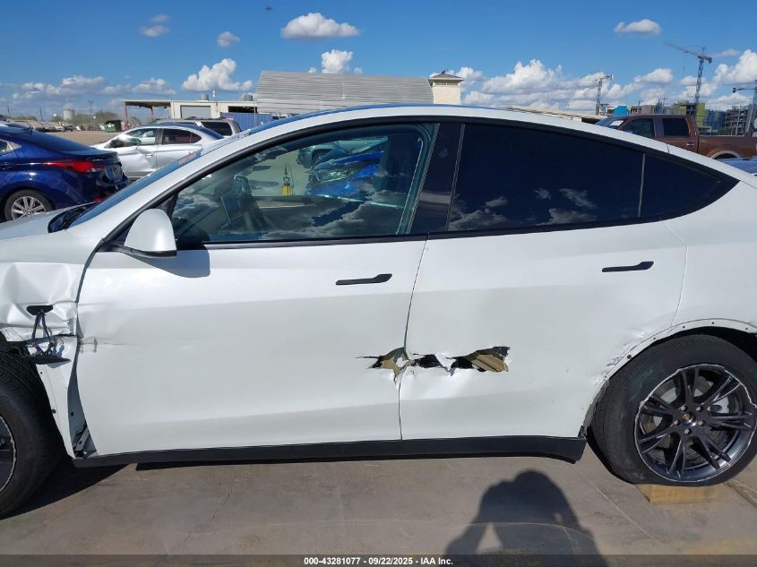 2025 Tesla Model Y Long Range Dual Motor All-Wheel Drive VIN: 7SAYGAEE2SF291066 Lot: 43281077