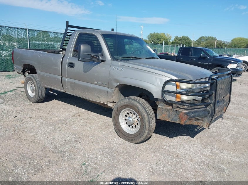 2003 Chevrolet Silverado C2500 Heavy Duty silver pickup gas 1GCHC24U83Z181772 photo #1