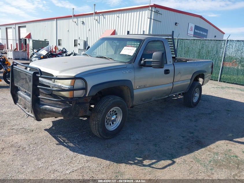 2003 Chevrolet Silverado C2500 Heavy Duty silver pickup gas 1GCHC24U83Z181772 photo #3
