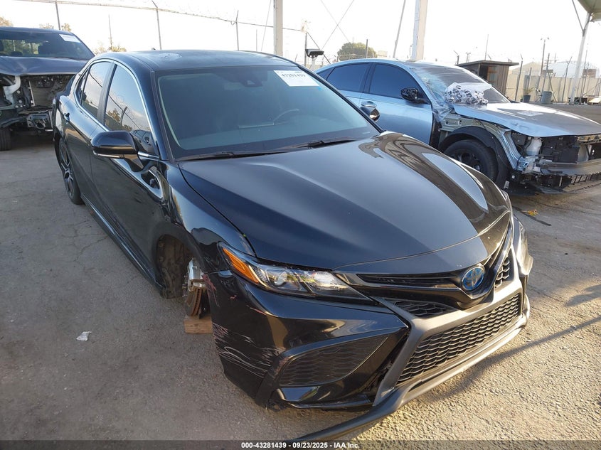 TOYOTA CAMRY HYBRID SE