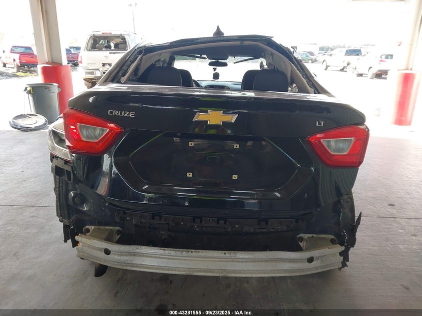 2018 CHEVROLET CRUZE LT AUTO 1G1BE5SM6J7102699