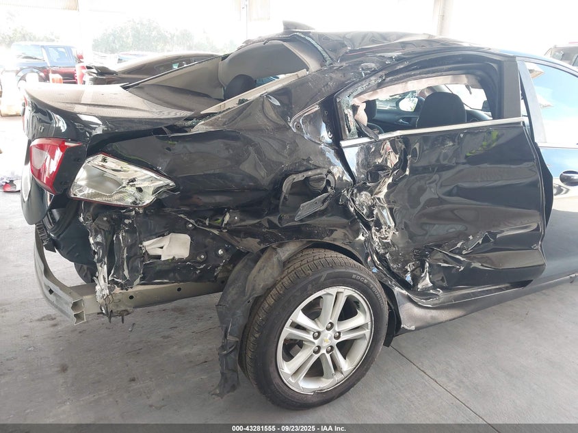 2018 CHEVROLET CRUZE LT AUTO 1G1BE5SM6J7102699