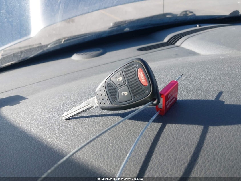 2005 Dodge Durango Limited VIN: 1D8HB58NX5F586545 Lot: 43282200