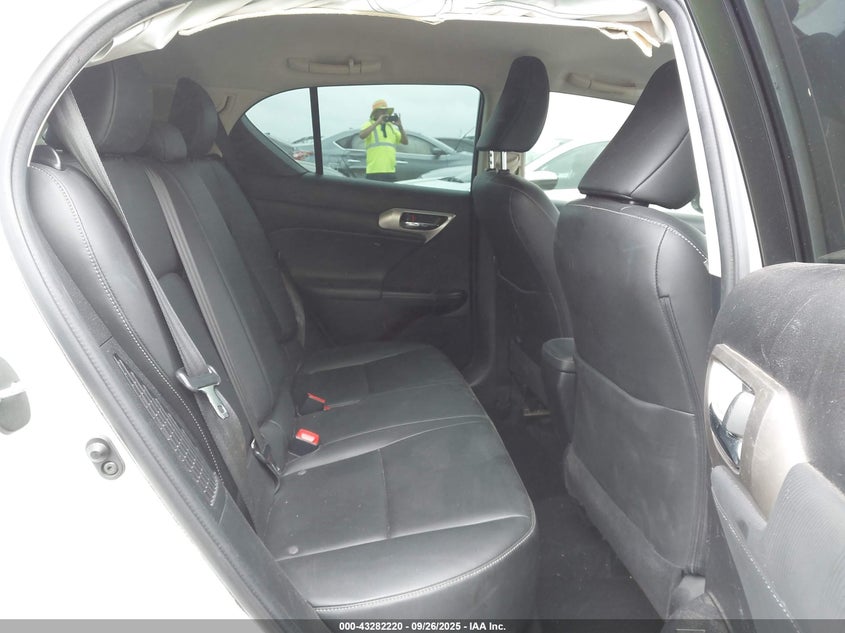 JTHKD5BH4G2263201 2016 LEXUS CT photo no. 8