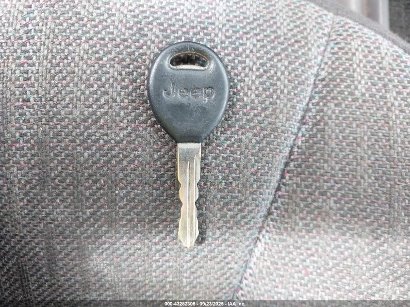 2001 Jeep Cherokee Sport VIN: 1J4FF48S01L586313 Lot: 43282305