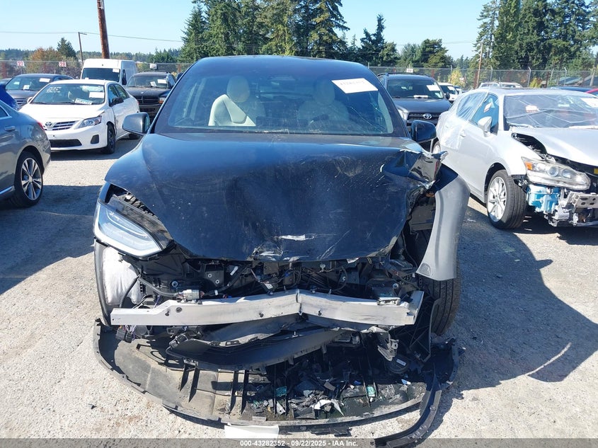 2022 Tesla Model X Dual Motor All-Wheel Drive/Plaid Tri Motor All-Wheel Drive VIN: 7SAXCDE5XNF358896 Lot: 43282352