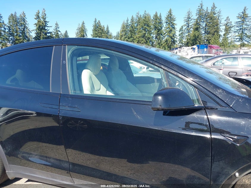 2022 Tesla Model X Dual Motor All-Wheel Drive/Plaid Tri Motor All-Wheel Drive VIN: 7SAXCDE5XNF358896 Lot: 43282352