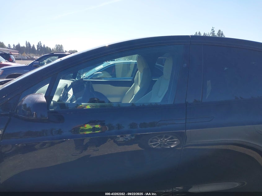 2022 Tesla Model X Dual Motor All-Wheel Drive/Plaid Tri Motor All-Wheel Drive VIN: 7SAXCDE5XNF358896 Lot: 43282352