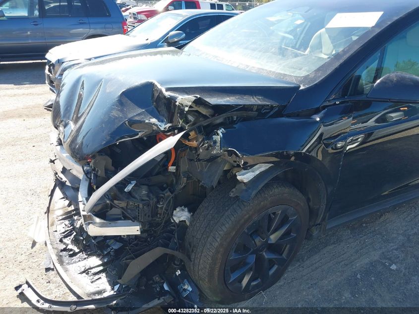 2022 Tesla Model X Dual Motor All-Wheel Drive/Plaid Tri Motor All-Wheel Drive VIN: 7SAXCDE5XNF358896 Lot: 43282352