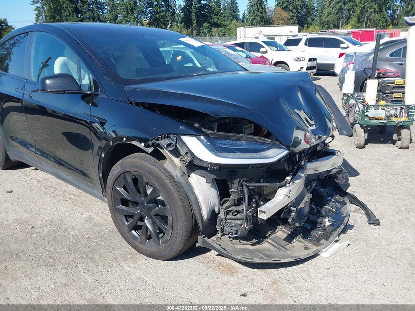 2022 Tesla Model X Dual Motor All-Wheel Drive/Plaid Tri Motor All-Wheel Drive VIN: 7SAXCDE5XNF358896 Lot: 43282352