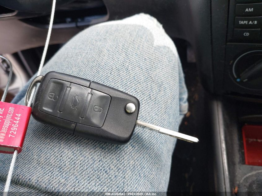 2004 Volkswagen Jetta Gls 2.0L VIN: 3VWSK69M44M041923 Lot: 43282543