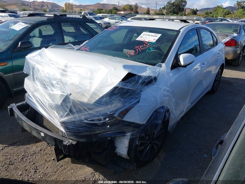 2023 Kia Forte Lxs white sedan gasoline 3KPF24AD6PE605493 photo #3