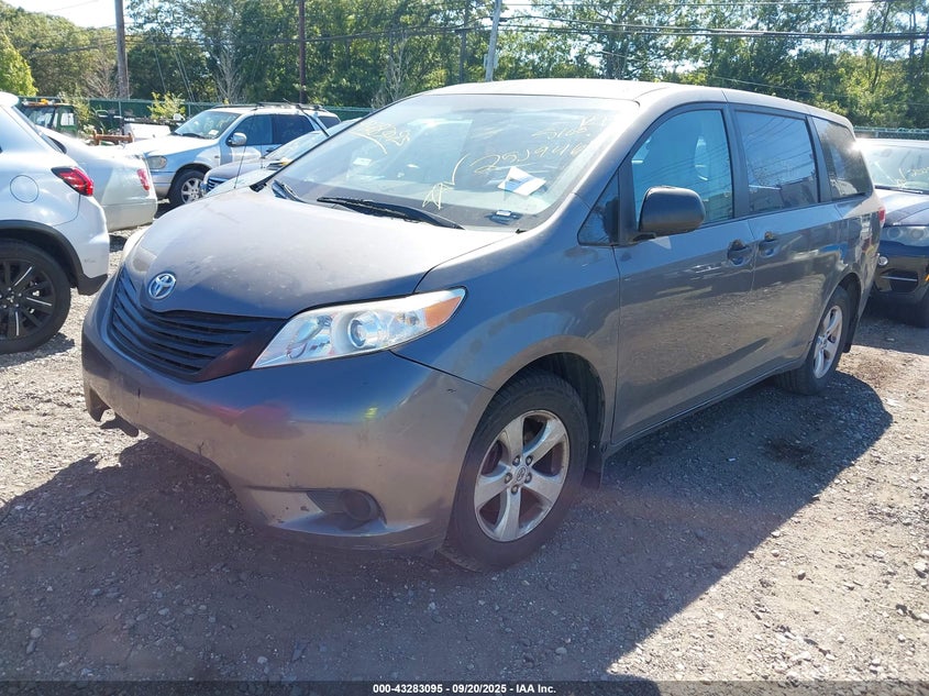 5TDKA3DC8BS007001 2011 TOYOTA SIENNA photo no. 2