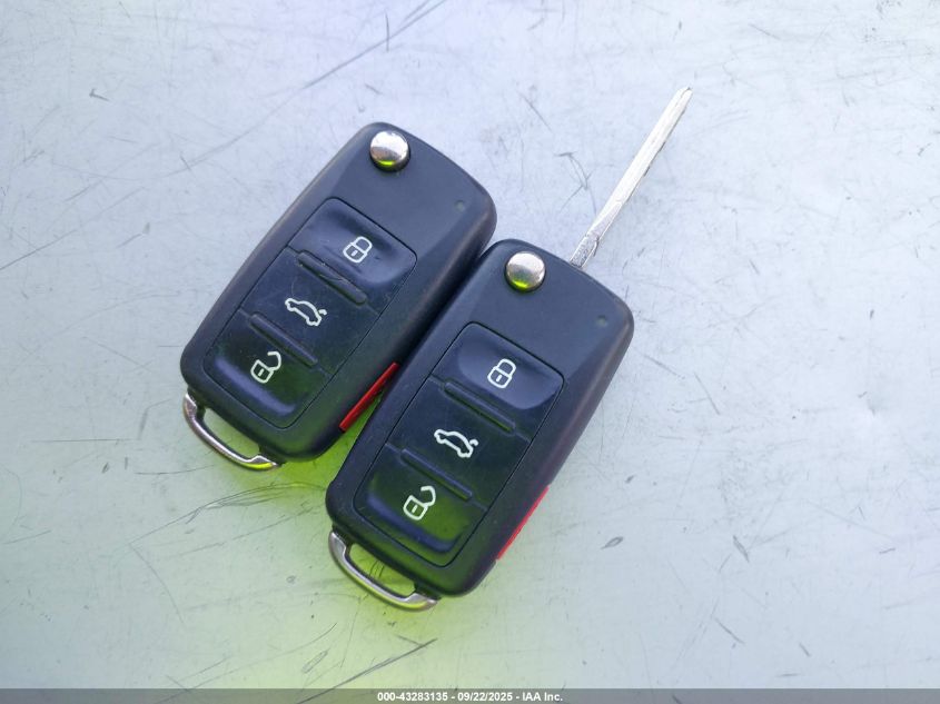 2013 Volkswagen Golf 2.0L Tdi 4-Door VIN: WVWDM7AJ7DW109001 Lot: 43283135