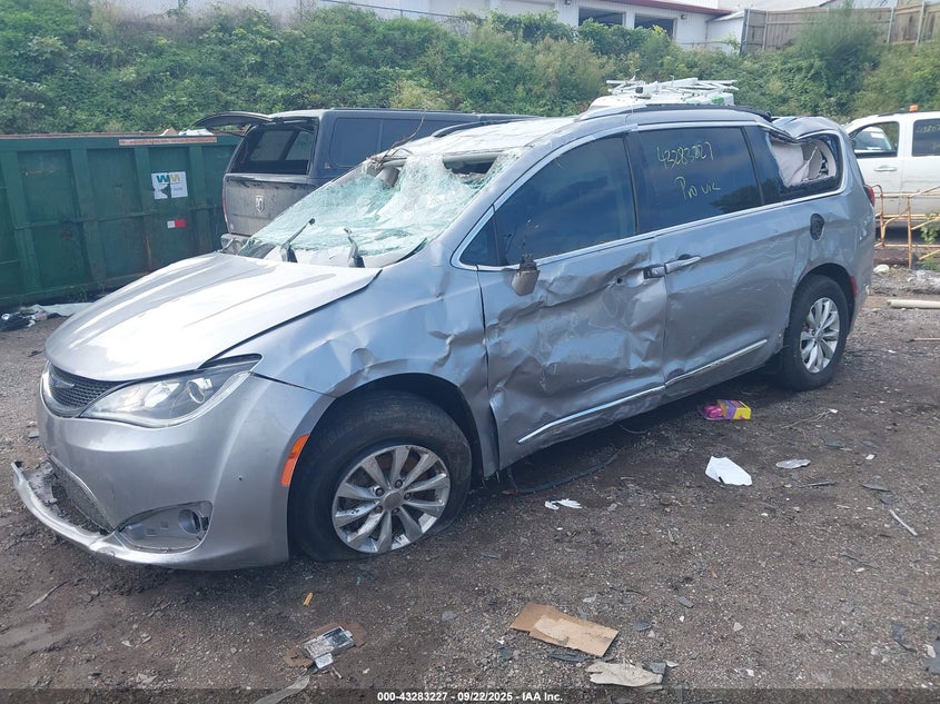 2019 Chrysler Pacifica Touring L silver van flexible 2C4RC1BG0KR561600 photo #3