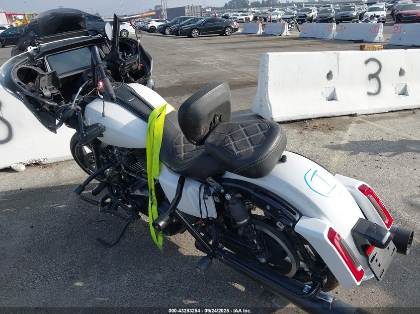 2025 Harley-Davidson Fltrx white null gasoline 1HD1KH718SB605823 photo #4