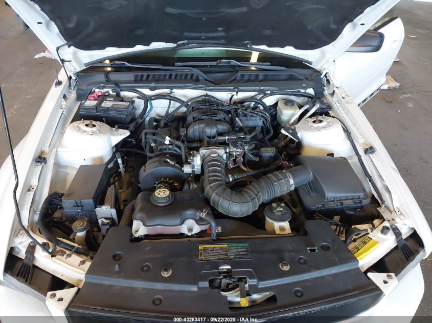 2005 Ford Mustang V6 Deluxe/V6 Premium VIN: 1ZVFT80N455155881 Lot: 43283417