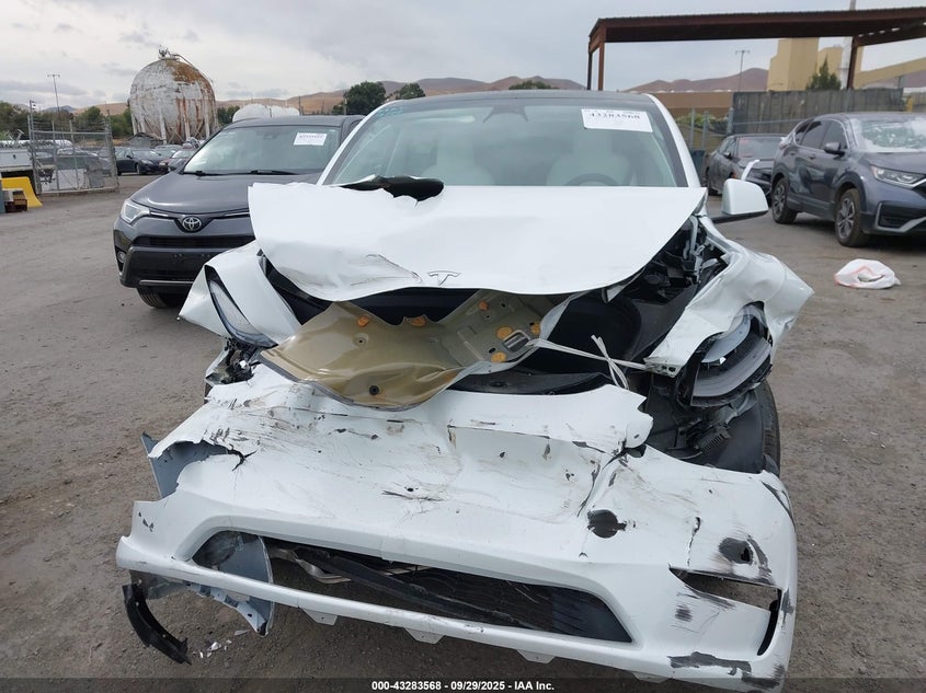 2023 Tesla Model Y Awd/Long Range Dual Motor All-Wheel Drive VIN: 7SAYGDEE7PF633166 Lot: 43283568