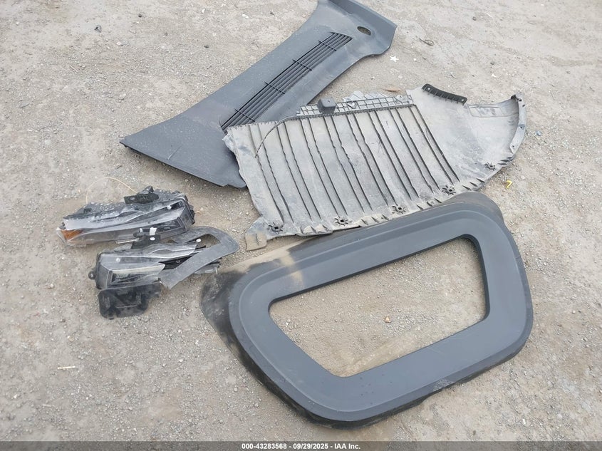 2023 Tesla Model Y Awd/Long Range Dual Motor All-Wheel Drive VIN: 7SAYGDEE7PF633166 Lot: 43283568