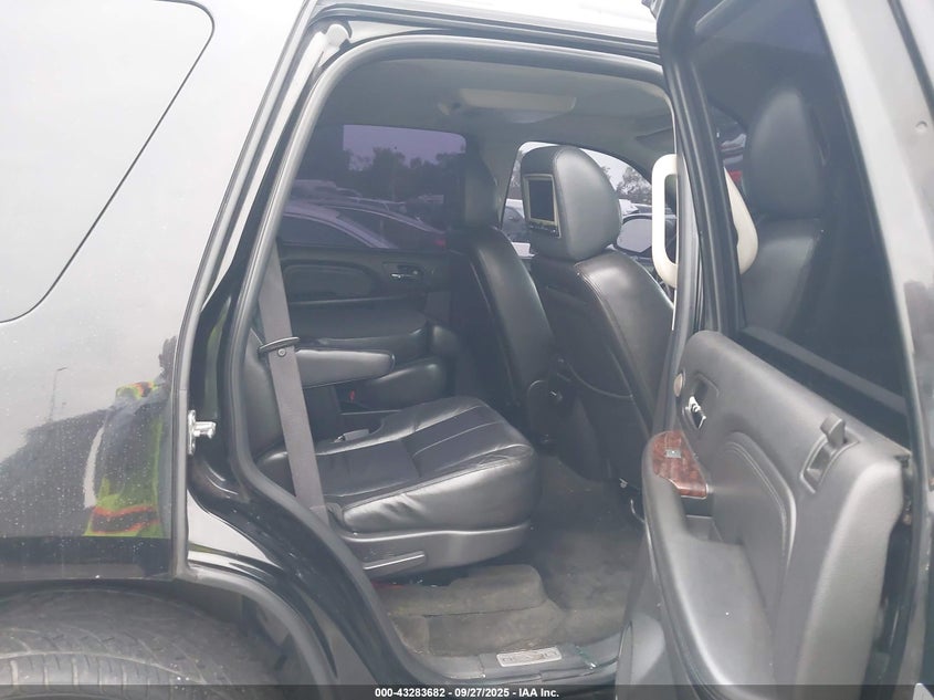 2008 GMC Yukon Denali VIN: 1GKEC638X8J158485 Lot: 43283682