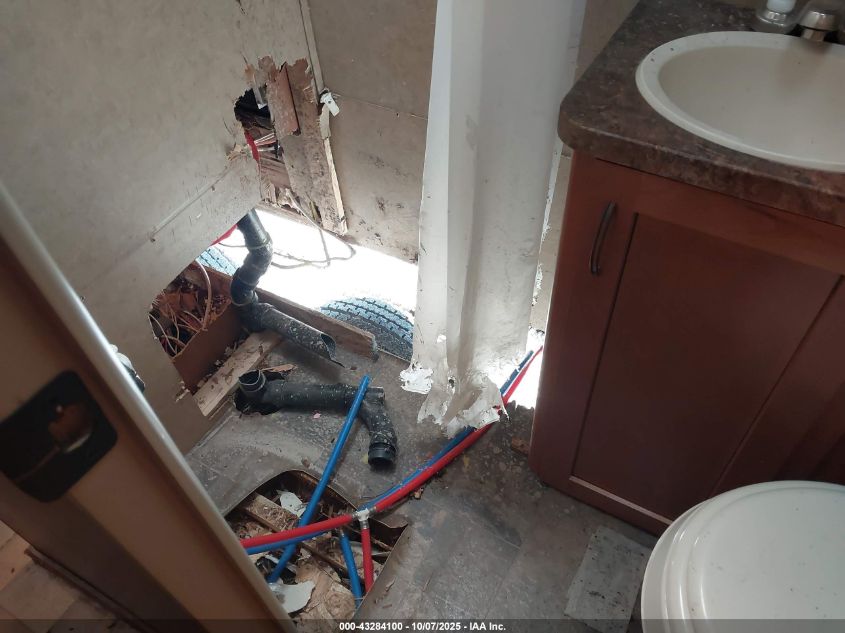 2015 Cherokee Grey Wolf VIN: 4X4TCKE20FK026342 Lot: 43284100