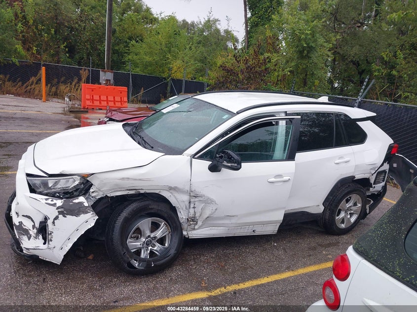 2021 TOYOTA RAV4 XLE - 2T3P1RFV5MW157706