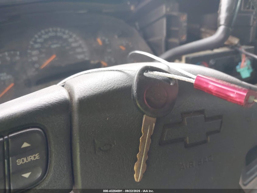 2003 Chevrolet Tahoe Lt VIN: 1GNEK13Z63R200940 Lot: 43284591