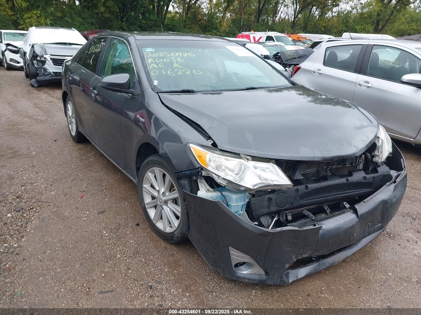 TOYOTA CAMRY HYBRID XLE