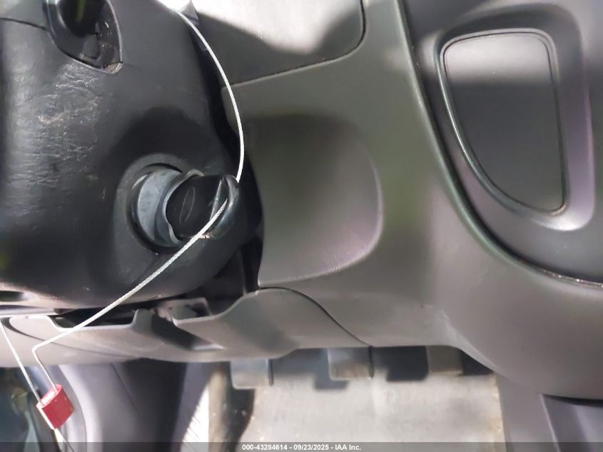 2005 Ford Escape Xls VIN: 1FMYU02Z25KA39635 Lot: 43284614