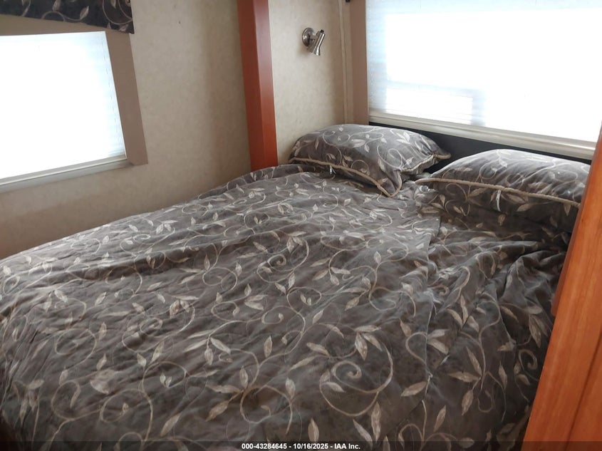 2006 Ford E-450 Cutaway VIN: 1FDXE45S36DA34898 Lot: 43284645