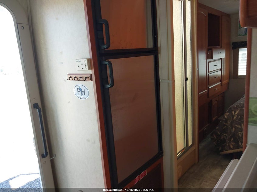 2006 Ford E-450 Cutaway VIN: 1FDXE45S36DA34898 Lot: 43284645