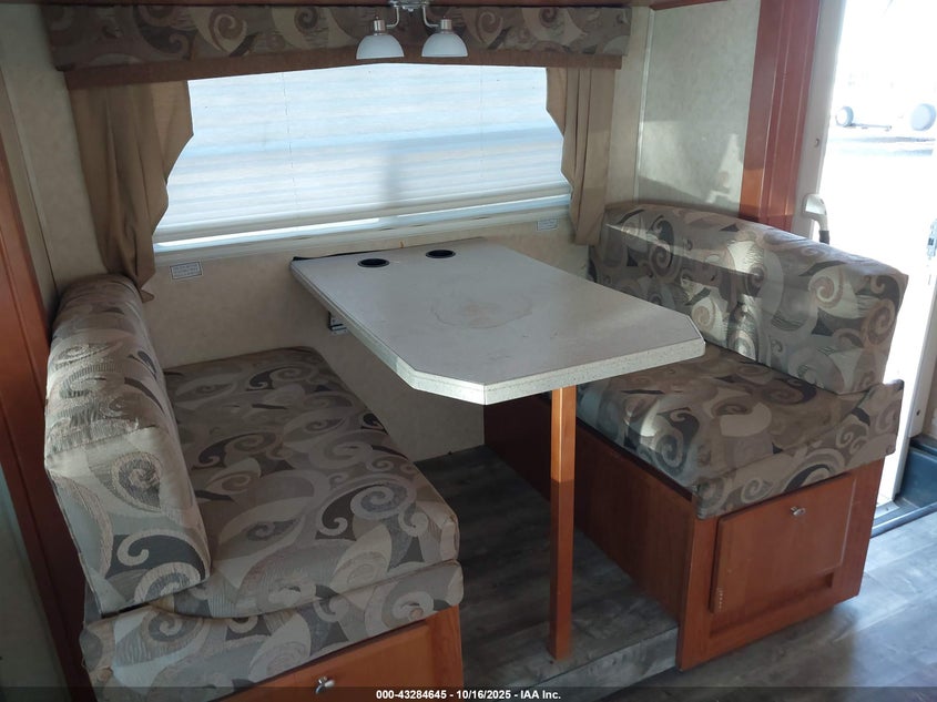 2006 Ford E-450 Cutaway VIN: 1FDXE45S36DA34898 Lot: 43284645