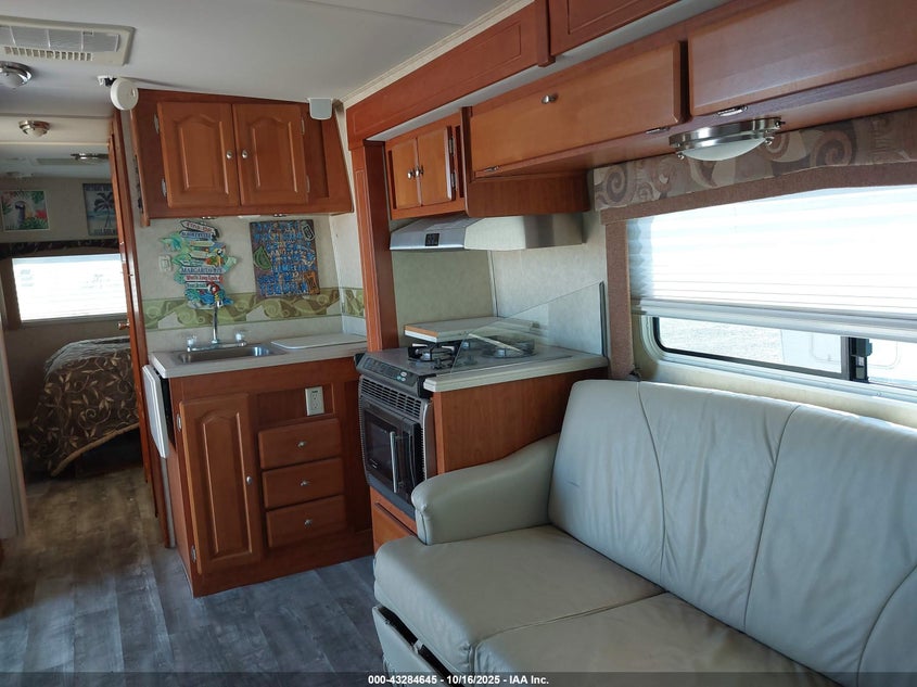 2006 Ford E-450 Cutaway VIN: 1FDXE45S36DA34898 Lot: 43284645