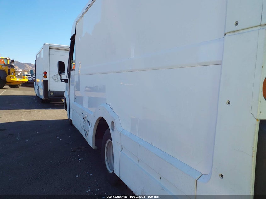 2014 Isuzu Commercial Van null van diesel JALB4T174E7W00351 photo #4