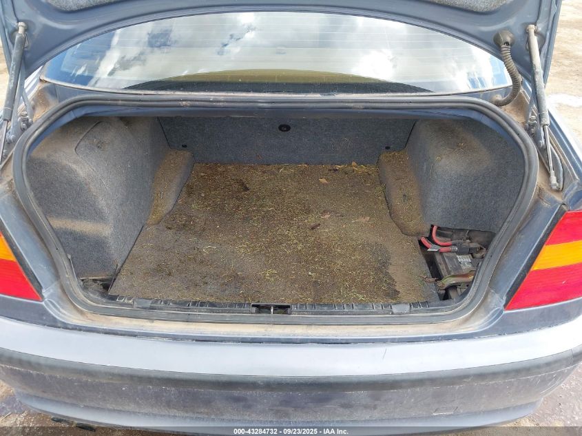 2005 BMW 325I VIN: WBAEV33405KX11374 Lot: 43284732