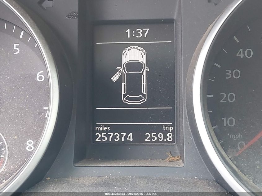 2011 Volkswagen Golf 2.5L 2-Door VIN: WVWAB7AJ5BW255502 Lot: 43284804